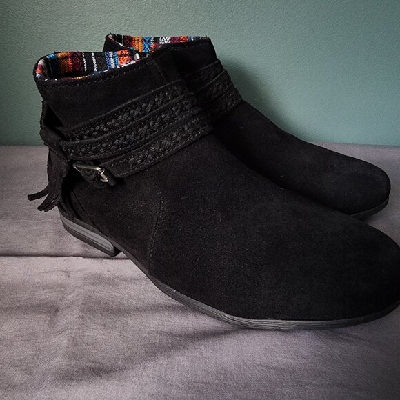 Minnetonka Women's Black Dixon Suede Ankle Booties, Size 6 - Picture 7 of 12
